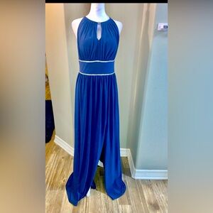 Gorgeous Formal Floor sweeping Gown by High-Fashion Designer Oleg Cassini - sz 6